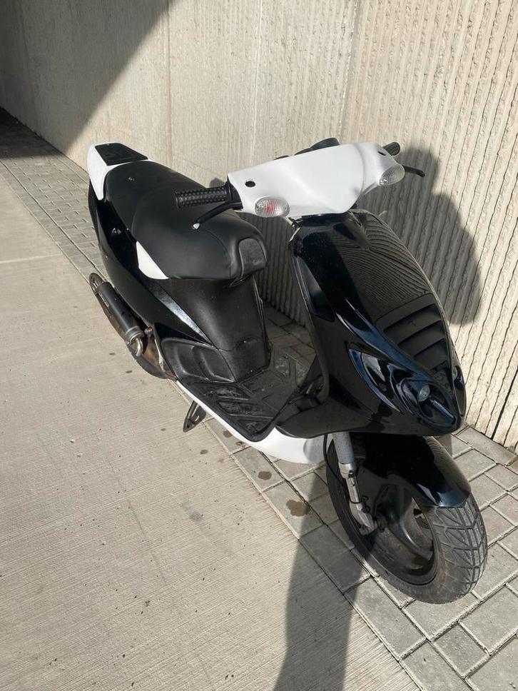 Piaggio nrg mc2 lc, Fietsen en Brommers, Scooters | Piaggio, Zo goed als nieuw, NRG, Tweetakt, Ophalen