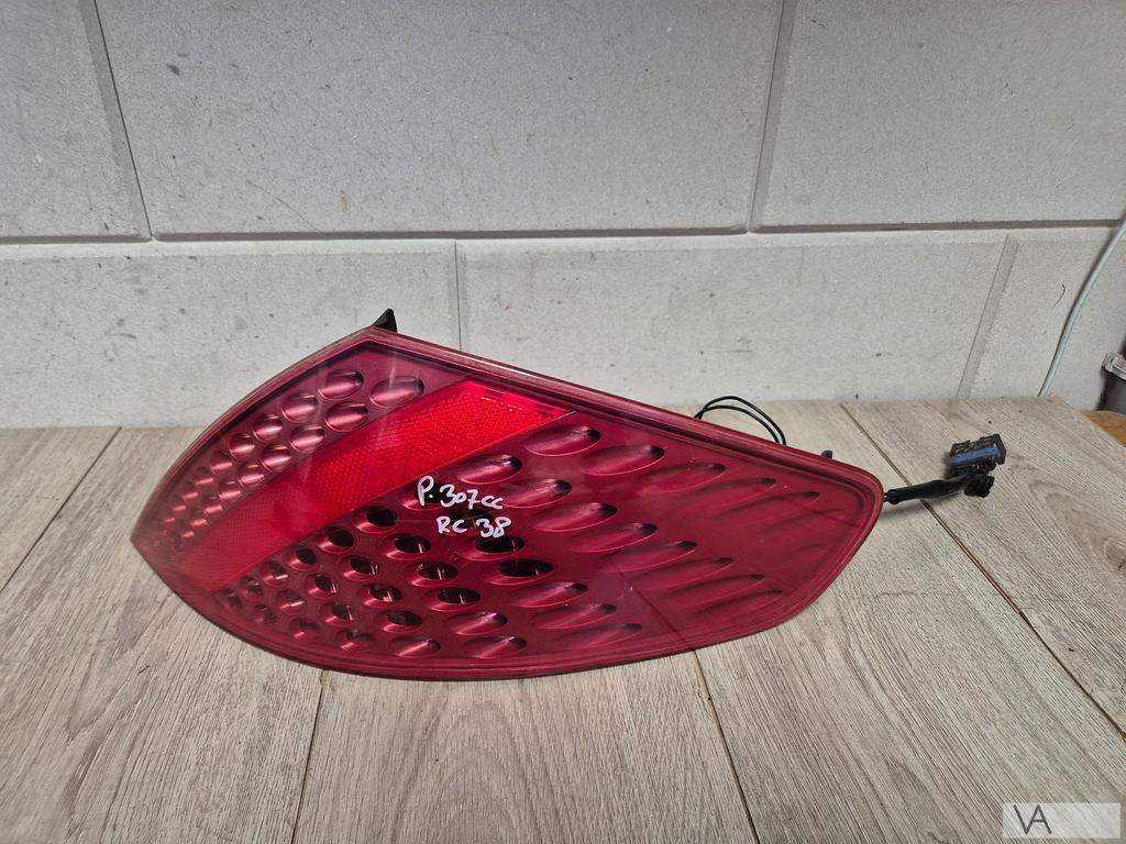 Peugeot 307 cc 2004 -2009 achterlicht rechts op de auto €150, Gebruikt, -, -, Ophalen of Verzenden