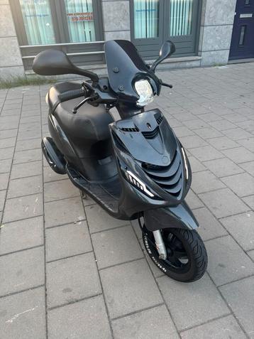 Piaggio Zip Nieuwstaat 2020 Full Option | Alpha | 4500KM! beschikbaar voor biedingen