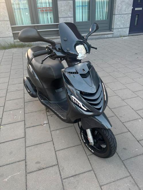 Piaggio Zip Nieuwstaat 2020 Full Option | Alpha | 4500KM!, Fietsen en Brommers, Scooters | Piaggio, Zo goed als nieuw, Zip, Maximaal 45 km/u