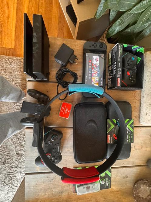 Nintendo switch unpatched met 256gb sd card, Spelcomputers en Games, Games | Nintendo Switch, Gebruikt, 1 speler, Vanaf 3 jaar