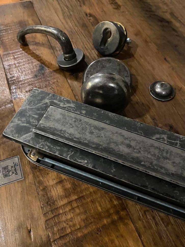 Deurbeslag oud grijs brievenbus knop voordeur, Doe-het-zelf en Verbouw, Deuren en Horren, Zo goed als nieuw, Buitendeur, 200 tot 215 cm