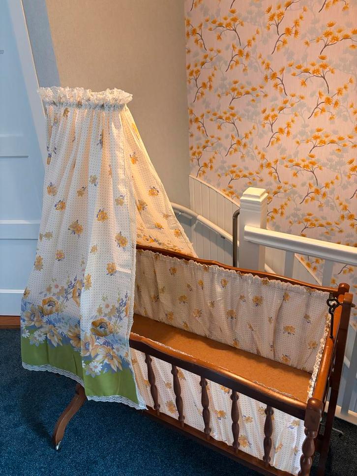 Massief Eiken Wieg met Bekleding, Kinderen en Baby's, Babywiegjes en Ledikanten, Gebruikt, Wieg, Ophalen