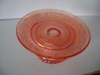 Retro bonbonschaaltje van bewerkt glas roze op voet., Verzamelen, Retro, Ophalen of Verzenden, Huis en Inrichting