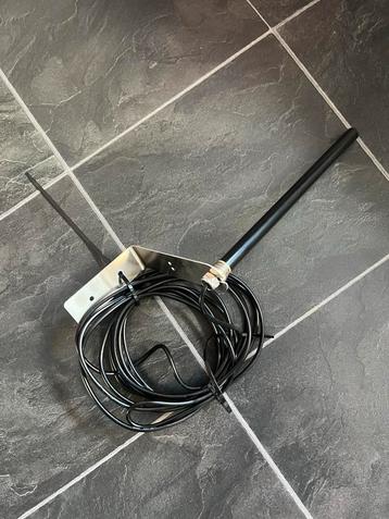 Nieuwe Antenne met Kabel en houder. beschikbaar voor biedingen