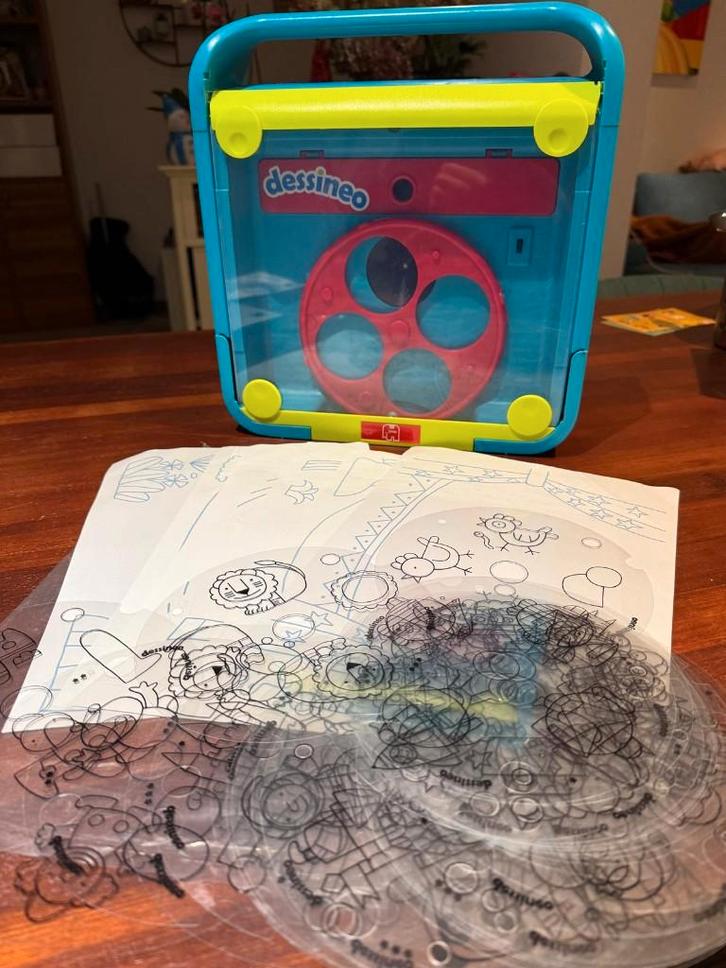 Dessineo Leren tekenen voor kids!, Kinderen en Baby's, Speelgoed | Educatief en Creatief, Zo goed als nieuw, Knutselen, Met licht