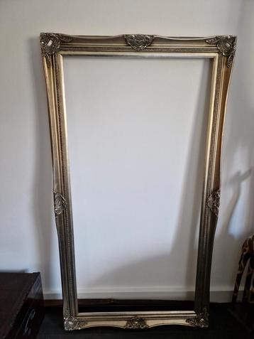 Fotolijst goudkleurig beschikbaar voor biedingen