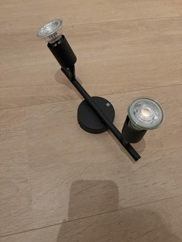 Lamp met twee spotjes zwart beschikbaar voor biedingen