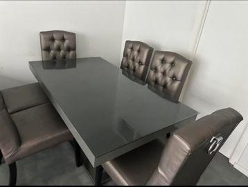 Complete Eetkamer Set + Salontafel beschikbaar voor biedingen
