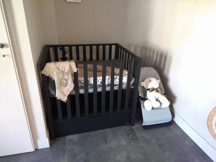 Zwarte baby box TWF met lade, Kinderen en Baby's, Boxen, Gebruikt, Vierkant, Ophalen