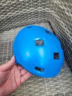 Oxelo helm blauw, helm roze wedze, cars, blauwe beschermers, Ophalen of Verzenden, Gebruikt