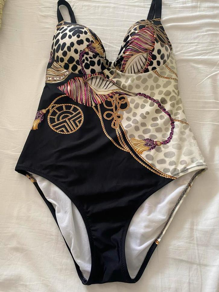 Féraud Badpak Maat 40/42 cup C, Kleding | Dames, Badmode en Zwemkleding, Zo goed als nieuw, Badpak, Zwart, Ophalen of Verzenden