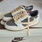 Travis Scott AJ1 Reverse Mocha, Kleding | Dames, Schoenen, Ophalen of Verzenden, Nieuw, Bruin, Sneakers of Gympen