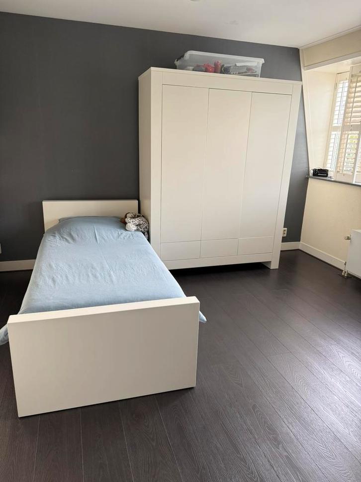 Kidsmill complete kinderkamer 3deurs kast, bed, bureau,, Kinderen en Baby's, Kinderkamer | Complete kinderkamers, Zo goed als nieuw
