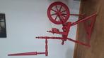 Rood spinnenwiel, Hobby en Vrije tijd, Spinnewielen en Spinnen, Ophalen, Zo goed als nieuw, Spinnewiel