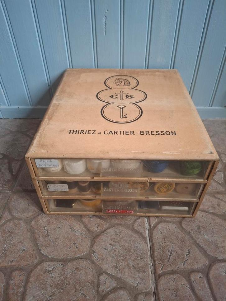Vintage Thiriez & Cartier-Bresson fourniturendoos met garen, Antiek en Kunst, Antiek | Overige Antiek, Ophalen of Verzenden
