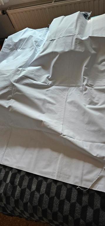Wit verduistering gordijn 248 cm lang 142 cm breed €7,00 beschikbaar voor biedingen