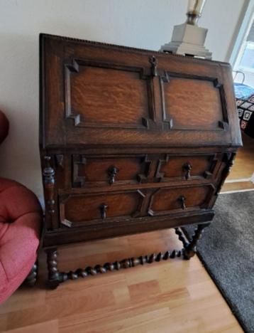 Antieke klepsecretaire beschikbaar voor biedingen