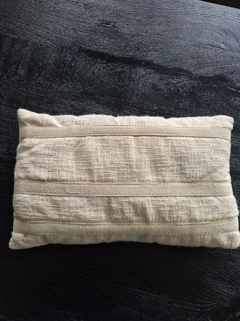 Sierkussen 50x30 ongeveer, Ophalen of Verzenden, Zo goed als nieuw, Beige, Vierkant