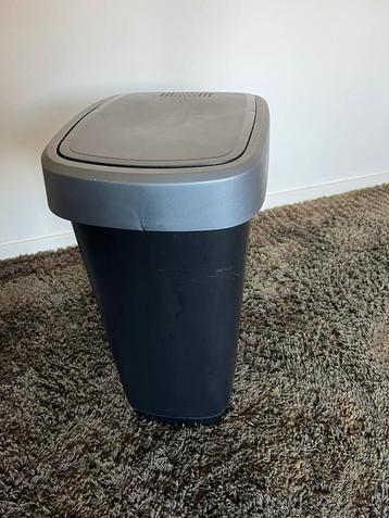 Prullenbak beschikbaar voor biedingen