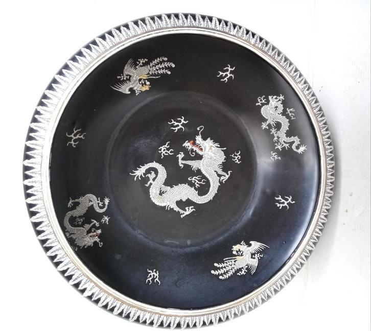 Antieke rialto schaal zwart met patroon van draken, Antiek en Kunst, Antiek | Keramiek en Aardewerk, Verzenden