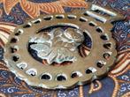 Antiek kleppermannetje uit Engeland met een roos 9 cm. 1890., Antiek en Kunst, Antiek | Koper en Brons, Ophalen of Verzenden, Koper