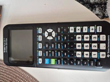 Grafische rekenmachie TI-84 CE-T beschikbaar voor biedingen