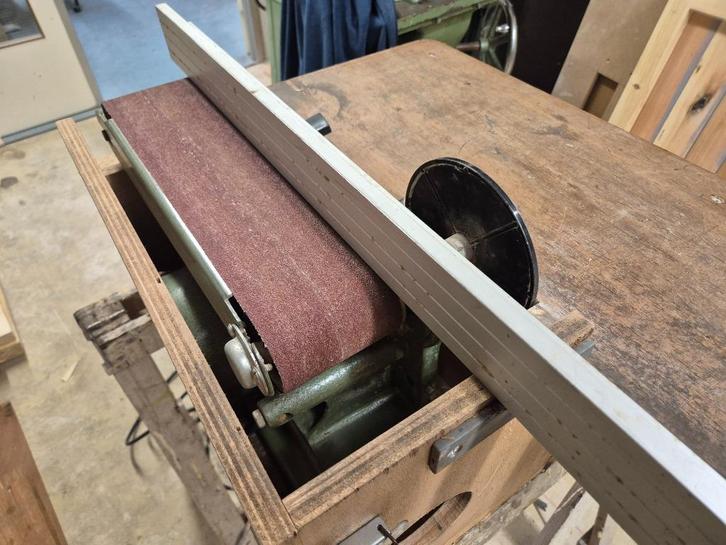 Huvema bandschuurmachine, Doe-het-zelf en Verbouw, Gereedschap | Schuurmachines, Gebruikt, Bandschuurmachine, Minder dan 600 watt