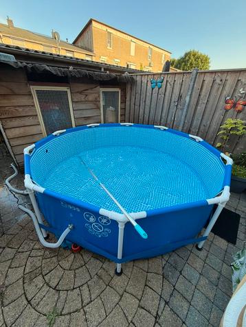 Intex zwembad compleet met acc 305cm beschikbaar voor biedingen