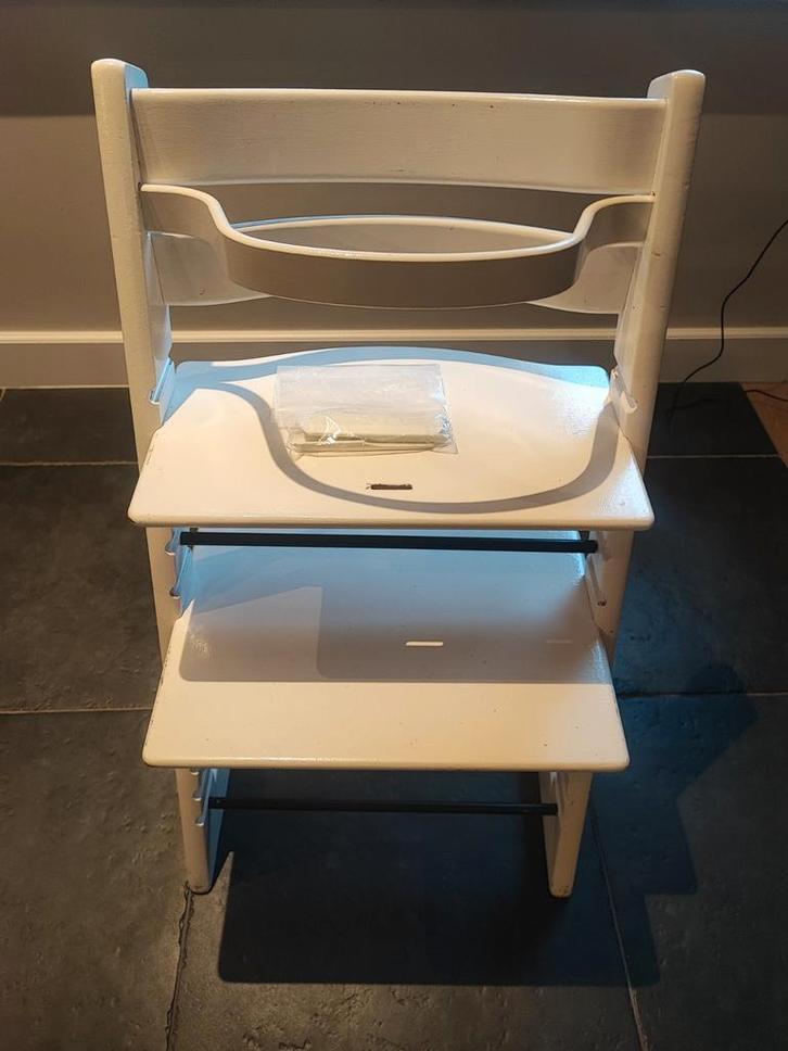 Stokke Tripp Trapp kinderstoel inclusief babyset wit, Kinderen en Baby's, Kinderstoelen, Gebruikt, Meegroeistoel, Aanschuifbaar