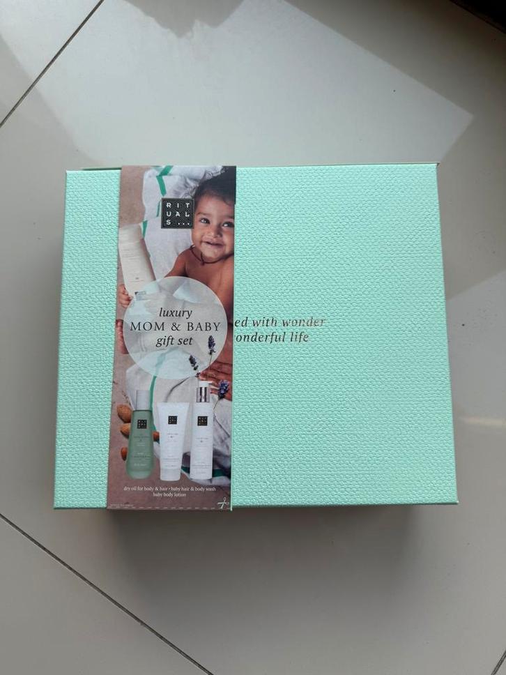 Rituals luxury mom & baby giftset NIEUW, Sieraden, Tassen en Uiterlijk, Uiterlijk | Lichaamsverzorging, Zo goed als nieuw, Bad & Douche