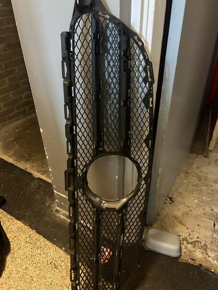 Mercedes C350 Voorgrille, Auto-onderdelen, Carrosserie en Plaatwerk, Bumper, Mercedes-Benz, Voor, Gebruikt, Ophalen of Verzenden