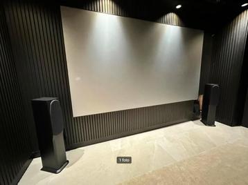 Elite Screens 125" scherm + Optoma UHD42 beamer set beschikbaar voor biedingen