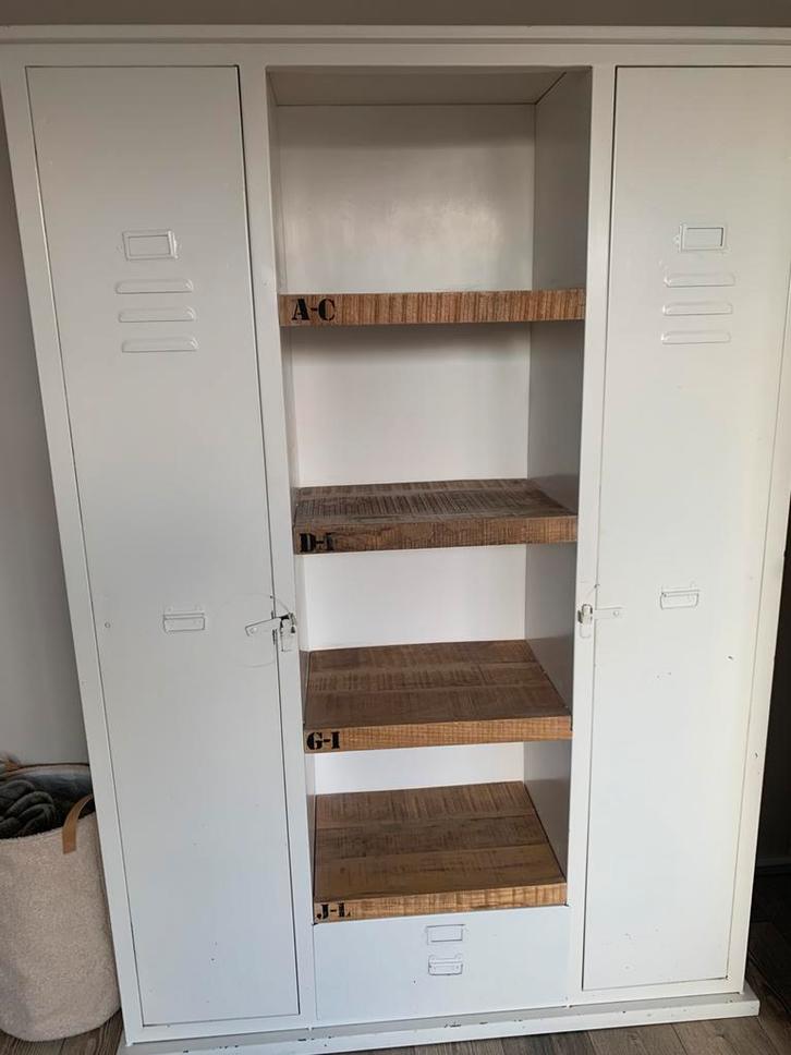 Mooie witte lockerkast met industriële uitstraling, Huis en Inrichting, Kasten | Buffetkasten, Zo goed als nieuw, 150 tot 200 cm