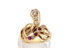Gouden ring in de vorm van een slang met robijnen en diamant, Ophalen of Verzenden, Goud, Ring, Met edelsteen