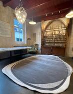 Leolux Pode Shallow tapijt kleur Mud large, Huis en Inrichting, Stoffering | Tapijten en Kleden, Ophalen, Nieuw, Rechthoekig, 200 cm of meer