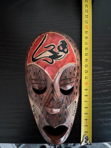 Afrikaans masker beschikbaar voor biedingen