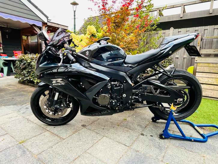 Suzuki GSX750R - 2009 - zwart/carbon - 25th Anniversary, Motoren, Motoren | Suzuki, Particulier, Super Sport, meer dan 35 kW, 4 cilinders