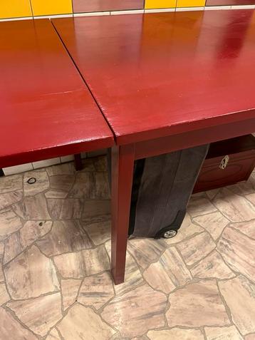 Rode eettafel 4 of 6 persoons beschikbaar voor biedingen