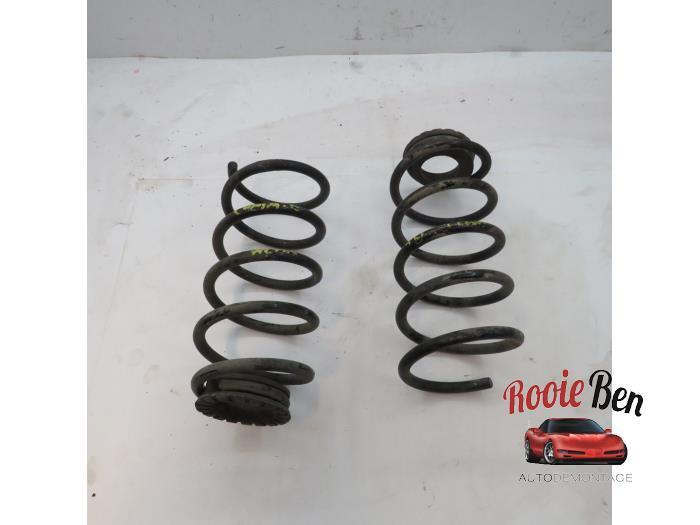 Schroefveer achter van een Opel Corsa, Auto-onderdelen, Ophanging en Onderstel, Opel, Gebruikt, 3 maanden garantie, Ophalen of Verzenden