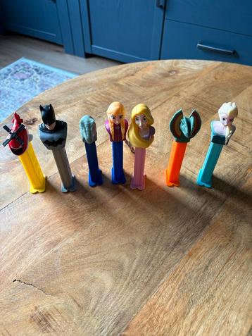 Collectie van 22 pez  Dispensers beschikbaar voor biedingen