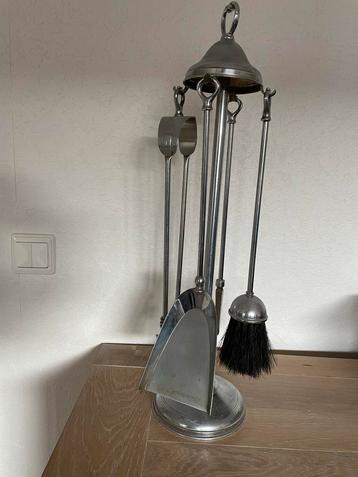 Haardstel Zilverkleurig beschikbaar voor biedingen
