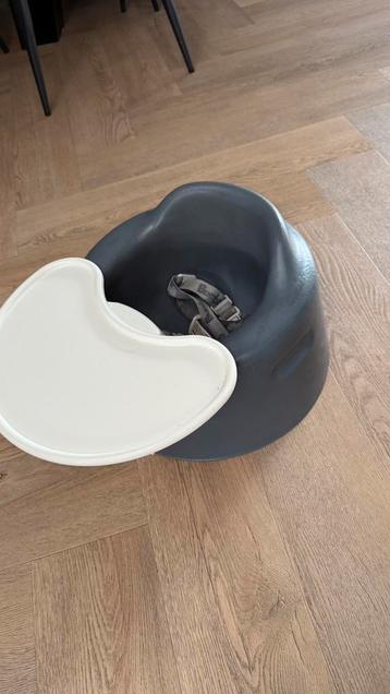 Bumbo stoel met tray beschikbaar voor biedingen