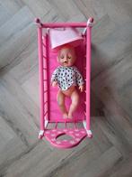 Leuke babypop met bedje, Kinderen en Baby's, Speelgoed | Poppen, Ophalen of Verzenden, Gebruikt, Babypop