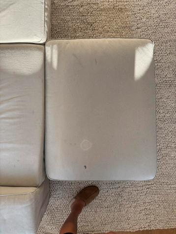 Beige Ikea Kivik bank met poef - afbeelding 3