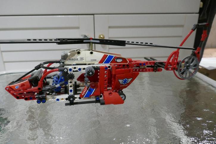 Technic lego 8068  trauma helikopter, Kinderen en Baby's, Speelgoed | Duplo en Lego, Zo goed als nieuw, Lego, Complete set, Ophalen of Verzenden