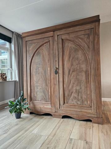 1 pronkstuk van een kledingkast hangkast  met roede - afbeelding 3