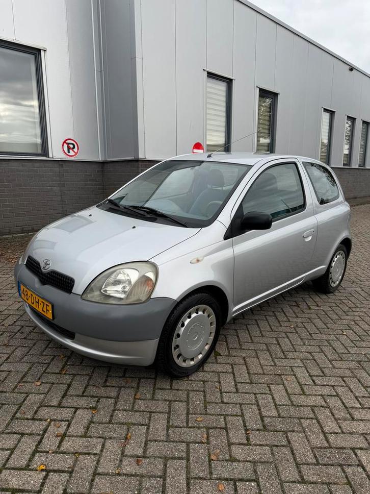 Toyota Yaris 1.0 NIEUWE APK 16V Vvti 3DR 1999 Grijs, Auto's, Toyota, Particulier, Yaris, Benzine, Hatchback, Handgeschakeld, Origineel Nederlands