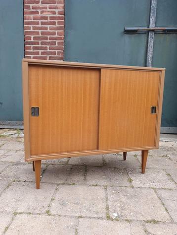 Vintage kast schuifdeuren teak/fineer. beschikbaar voor biedingen