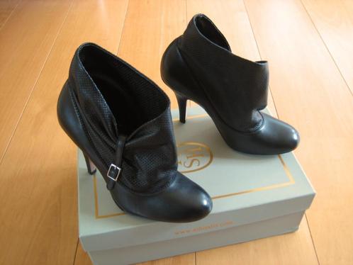 Nieuw! Zeer elegant zwart leren enkellaarsje ASH 37 snazzeys, Kleding | Dames, Schoenen, Nieuw, Lage of Enkellaarzen, Zwart, Verzenden